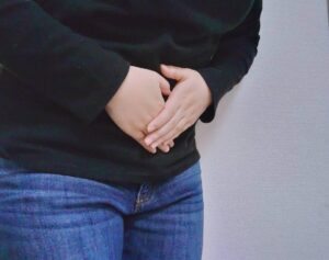 くしゃみをすると尿漏れを起こすのは病気？詳しく解説します